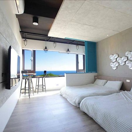 琉球茶室 現代館 Bed & Breakfast Xiaoliuqiu Bagian luar foto