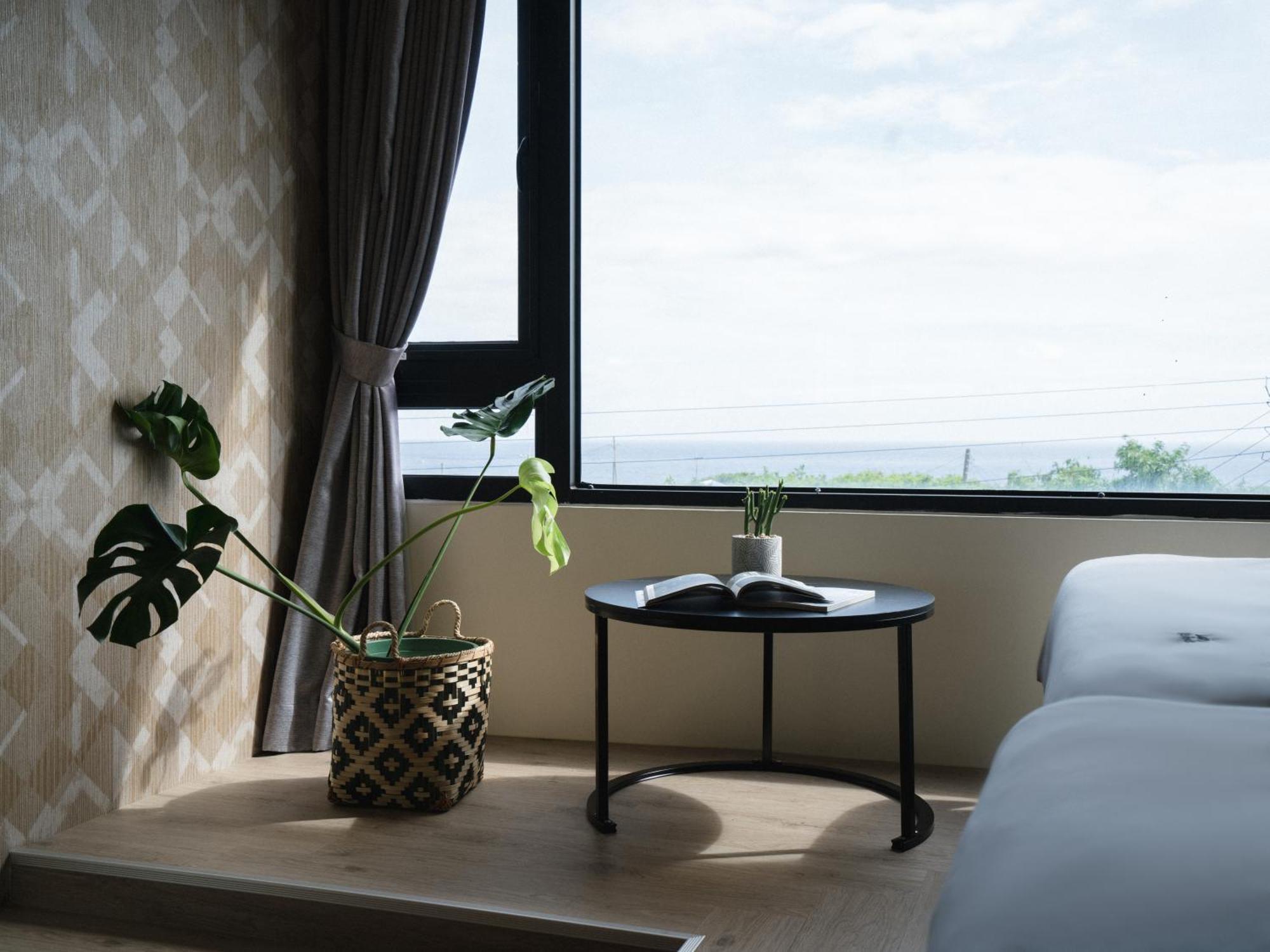 琉球茶室 現代館 Bed & Breakfast Xiaoliuqiu Bagian luar foto